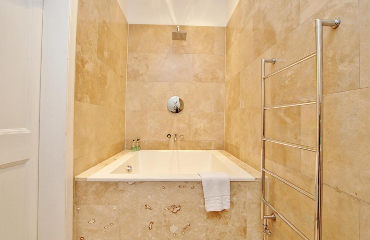 Ramsay Garden - Spacious 3-Bedroom Apartment Next To Edinburgh Castle Exterior photo